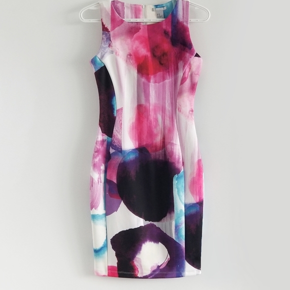 H & M Abstract Dress - Picture 1 of 6